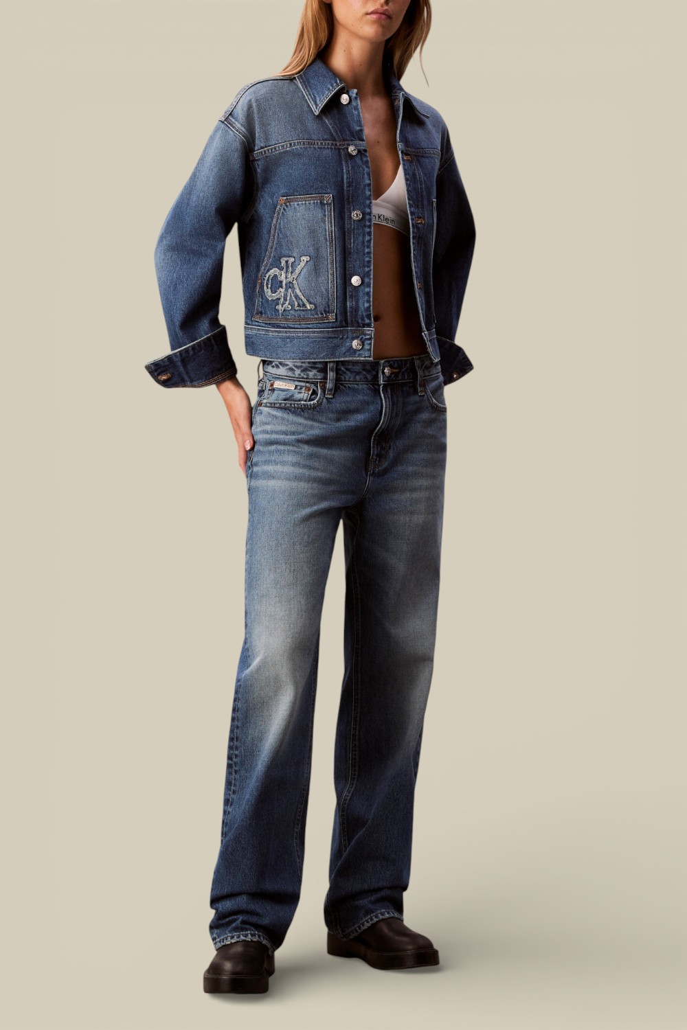 תמונת כל הלוק של ז'קט ג'ינס קרופ